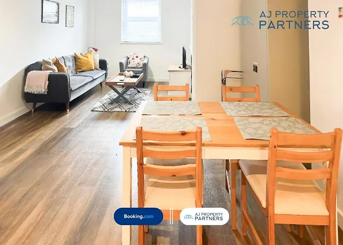 Premium Offer L Last-Minute Escape L Aj Properties L High Street Cheltenham L Parking L Ideal For Short Or Long Stays - Town Centre Apartment, 4 Beds, 1 Bathroom